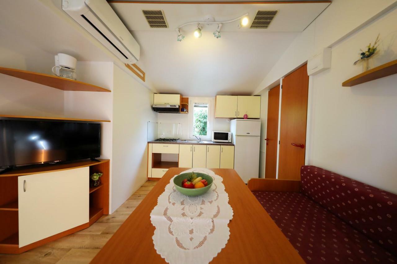 Mobile Home Grbe ニン エクステリア 写真