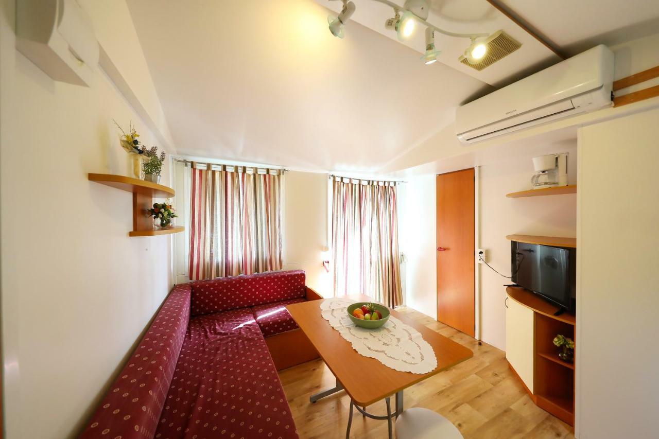 Mobile Home Grbe ニン エクステリア 写真