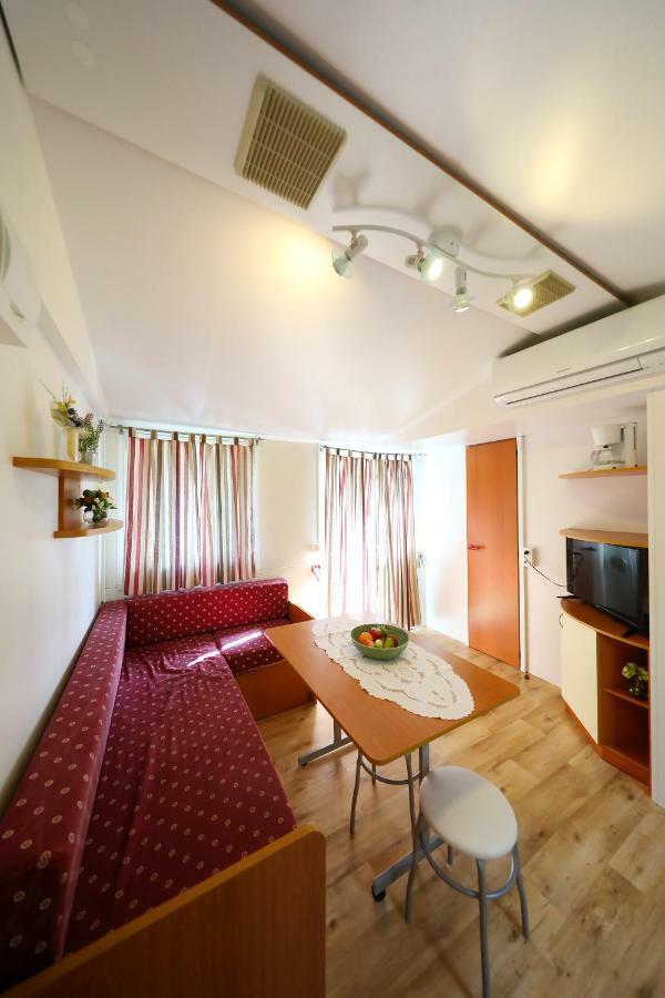 Mobile Home Grbe ニン エクステリア 写真